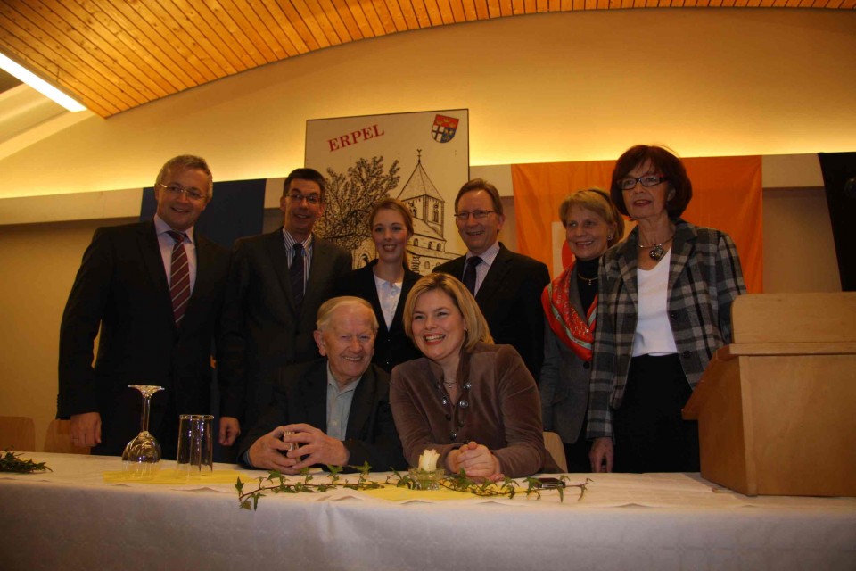 Die Vorsitzende Gisela Stahl konnte zum Neujahrsgesprch in Erpel auch Julia Klckner, Heinz Schwarz, Erwin Rddel, Ellen Demuth und Achim Hallerbach begren