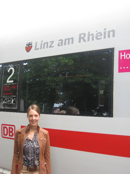 Der hundertste ICE der DB heit Linz am Rhein