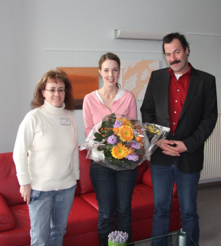 Heimleiter Hans-Joachim Laubenthal mit Anne Scheidt und Ellen Demuth 